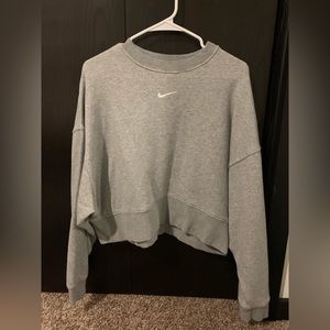 Oversize cropped Nike crewneck